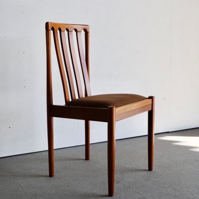 メレデューMEREDEWのダイニングチェア