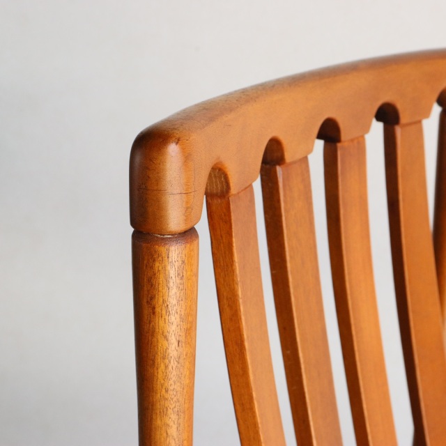 メレデューMEREDEWのダイニングチェア