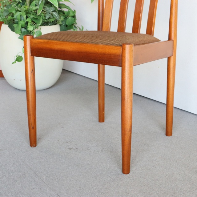 メレデューMEREDEWのダイニングチェア