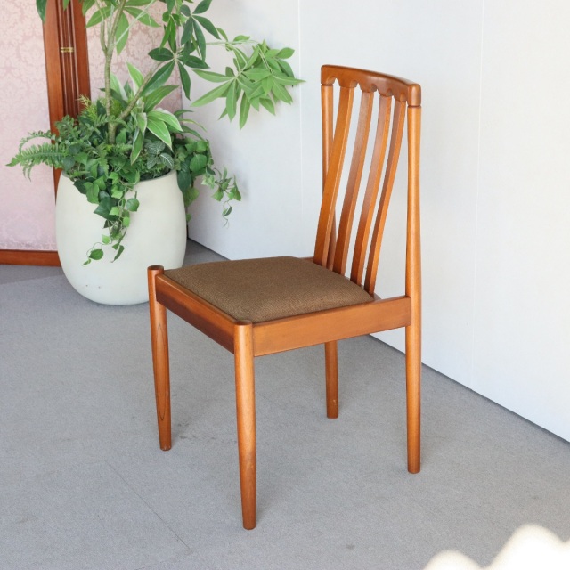 メレデューMEREDEWのダイニングチェア