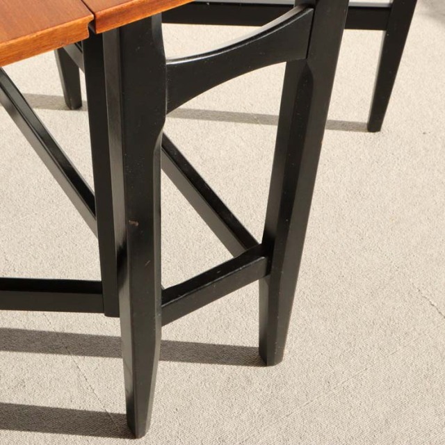 次へすすむ。 ネイサンNATHANの折りたたみダイニングテーブル