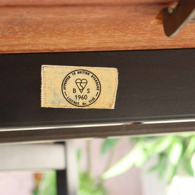 次へすすむ。 ネイサンNATHANの折りたたみダイニングテーブル