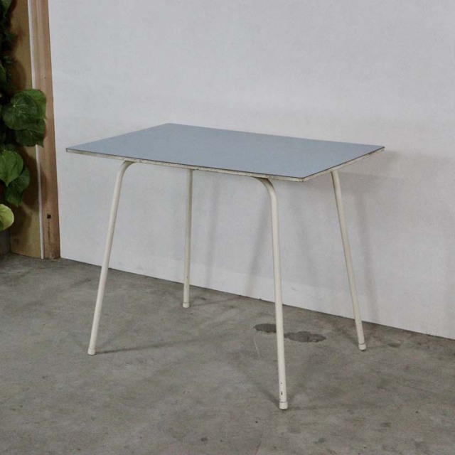 脚が細い、水色の天板のヴィンテージのテーブル、24106