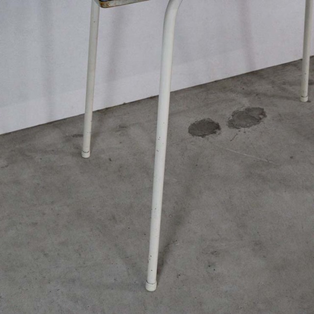 脚が細い、水色の天板のヴィンテージのテーブル、24106