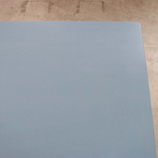 脚が細い、水色の天板のヴィンテージのテーブル、24106