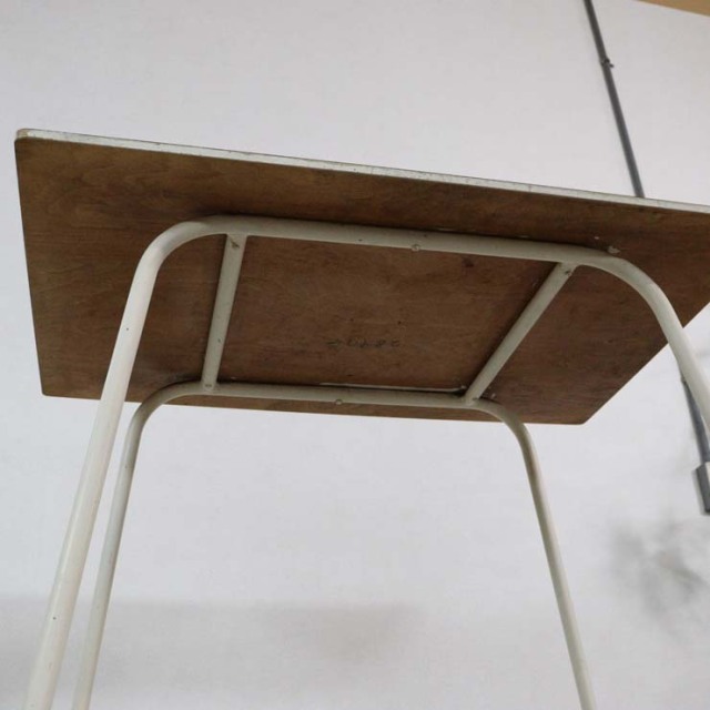 脚が細い、水色の天板のヴィンテージのテーブル、24106