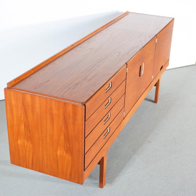 イギリスmeredew メレデュー　サイドボード　テレビボード 送料込み】【ガルルルル～】 メレデューMEREDEW 製チーク材サイド