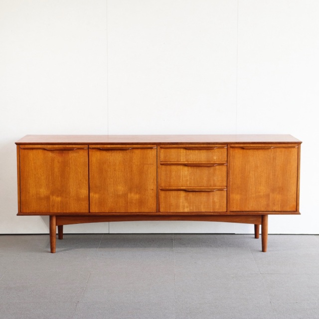 モリスオブグラスゴーMORRIS OF GLASGOWのサイドボード