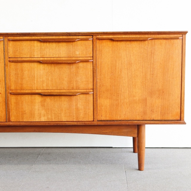 モリスオブグラスゴーMORRIS OF GLASGOWのサイドボード