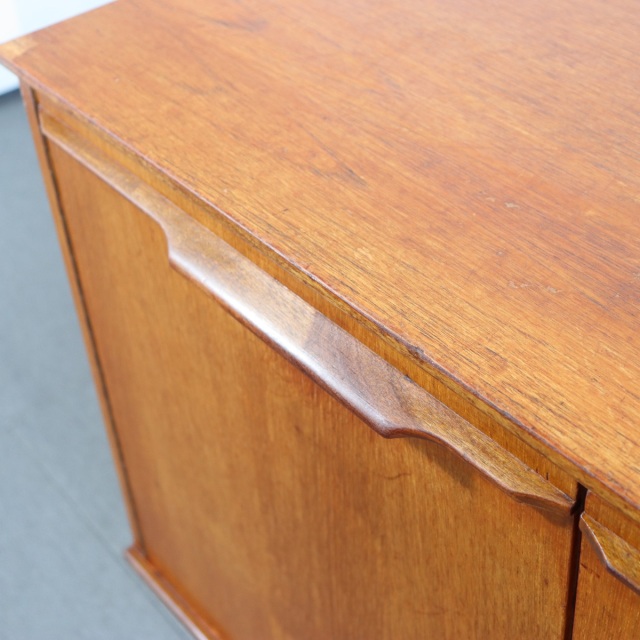 モリスオブグラスゴーMORRIS OF GLASGOWのサイドボード