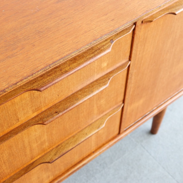 モリスオブグラスゴーMORRIS OF GLASGOWのサイドボード