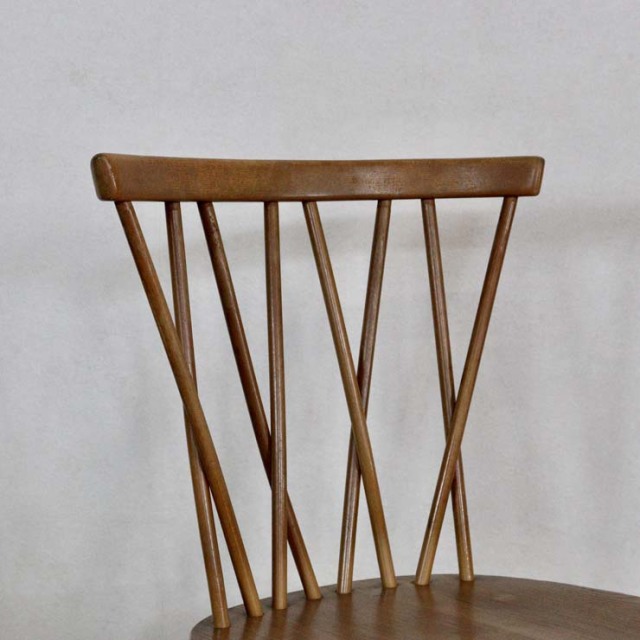 明るいブラウンの木製チェア、122040c