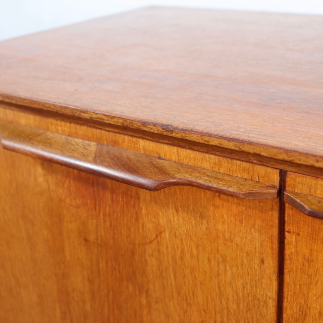 モリスオブグラスゴーMORRIS OF GLASGOWのサイドボード