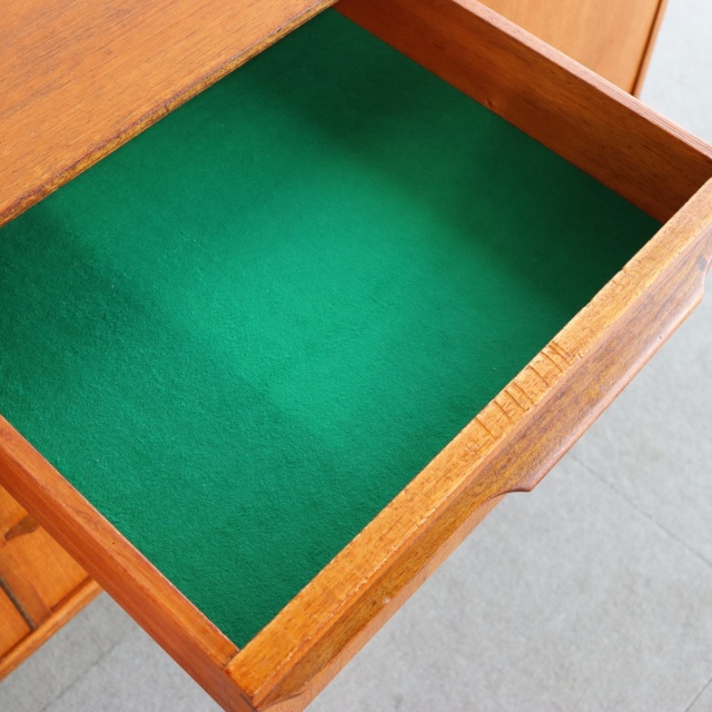 モリスオブグラスゴーMORRIS OF GLASGOWのサイドボード