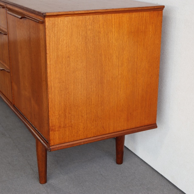 モリスオブグラスゴーMORRIS OF GLASGOWのサイドボード