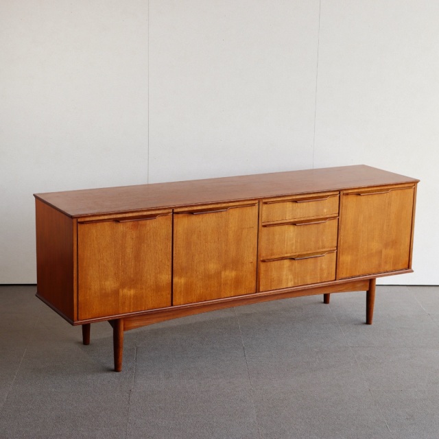 モリスオブグラスゴーMORRIS OF GLASGOWのサイドボード