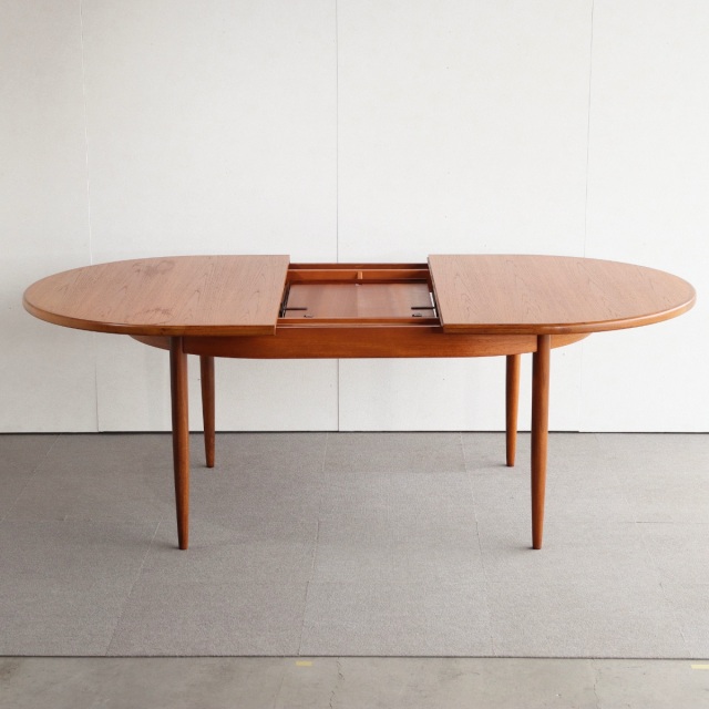 ジープランG-PLANのダイニングテーブル