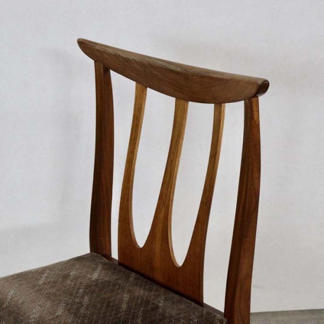 木製のヴィンテージダイニングチェア、茶色、座面はウール、022024a