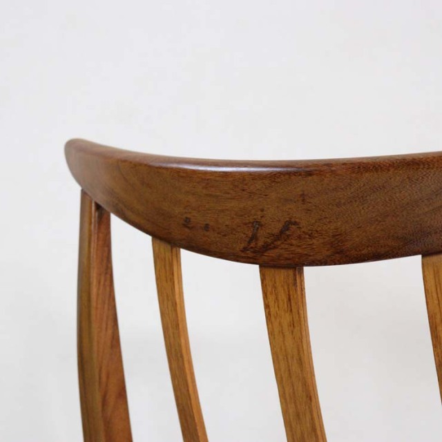 木製のヴィンテージダイニングチェア、茶色、座面はウール、022024a