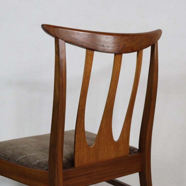 木製のヴィンテージダイニングチェア、茶色、座面はウール、022024a