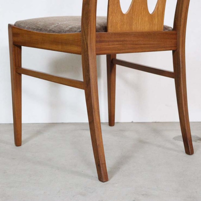 いす。 伽羅色。 ジープランG-PLANのブラジリア・ダイニングチェア