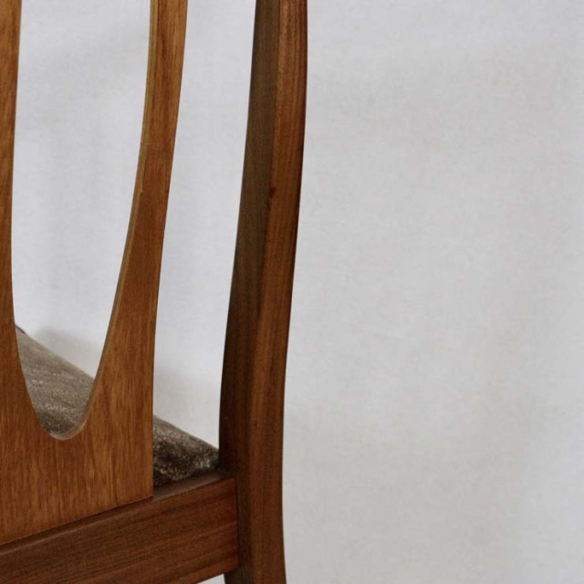 木製のヴィンテージダイニングチェア、茶色、座面はウール、022024a