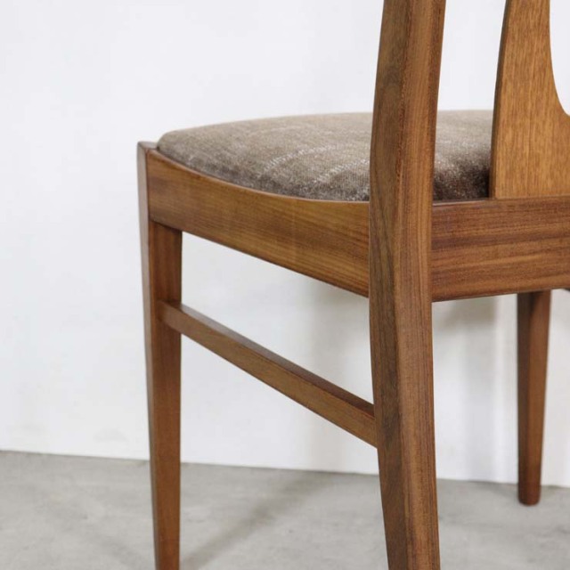 木製のヴィンテージダイニングチェア、茶色、座面はウール、022024a