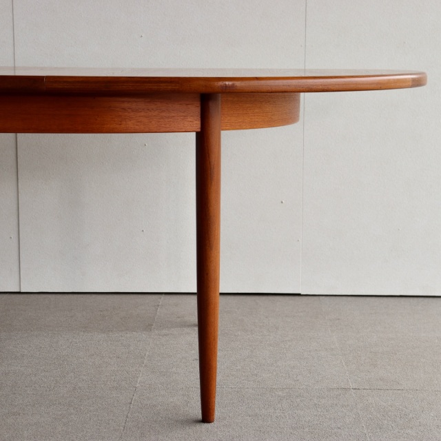 ジープランG-PLANのダイニングテーブル