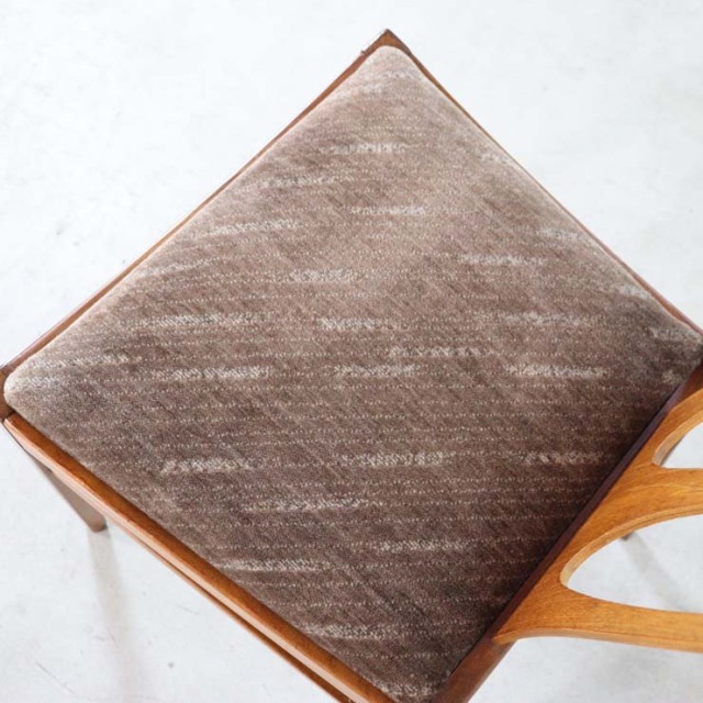 木製のヴィンテージダイニングチェア、茶色、座面はウール、022024a