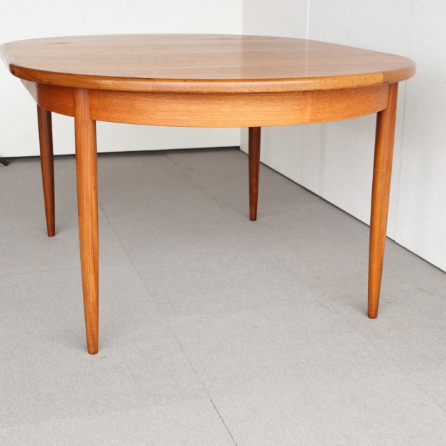 ジープランG-PLANのダイニングテーブル