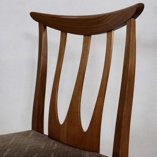 木製のヴィンテージダイニングチェア、茶色、座面はウール、022024b