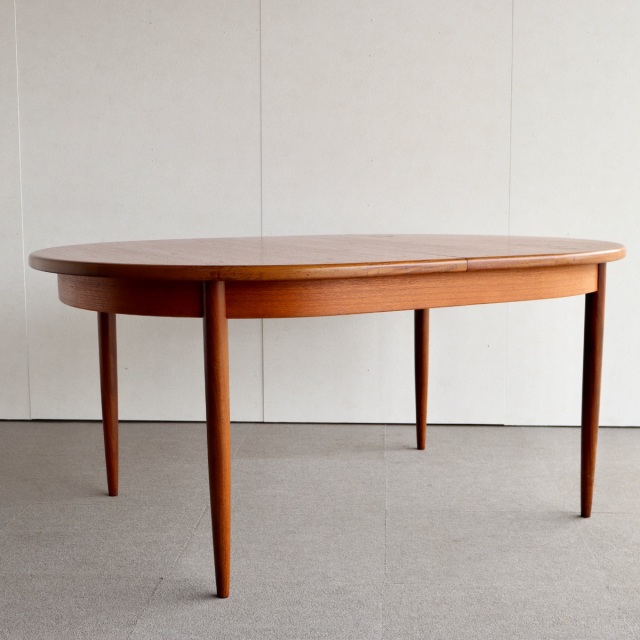 ジープランG-PLANのダイニングテーブル