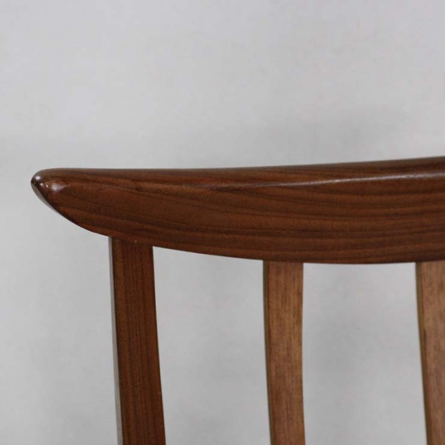 木製のヴィンテージダイニングチェア、茶色、座面はウール、022024b