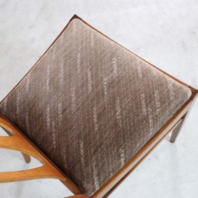 木製のヴィンテージダイニングチェア、茶色、座面はウール、022024b