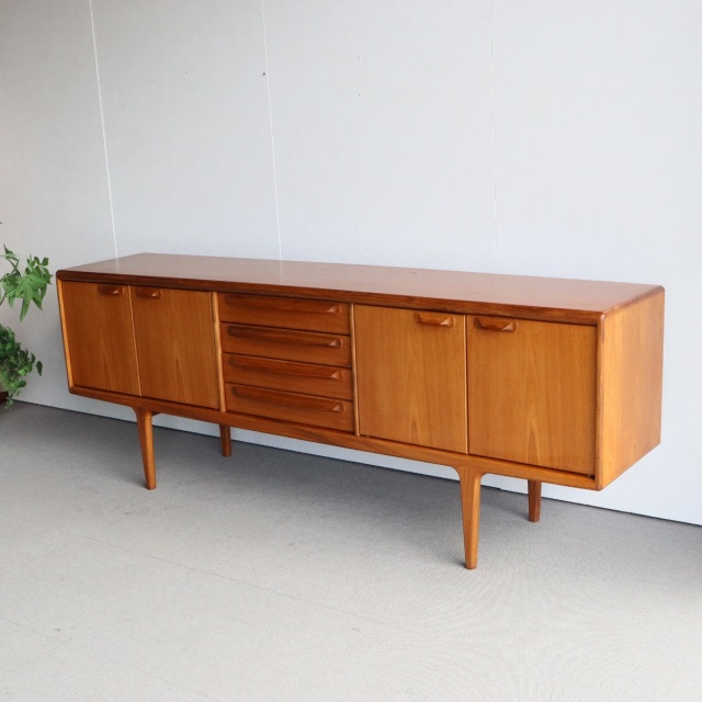 ヤンガーYOUNGERのサイドボード