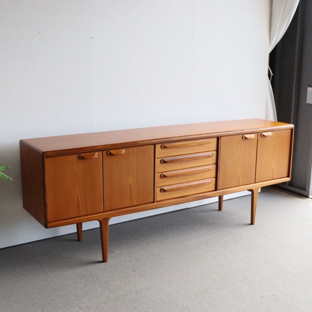 ヤンガーYOUNGERのサイドボード