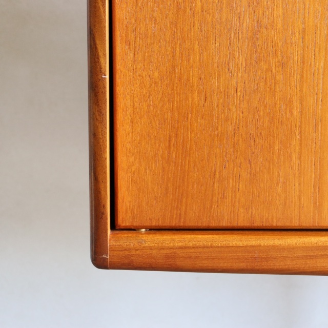 ヤンガーYOUNGERのサイドボード