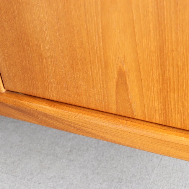 ヤンガーYOUNGERのサイドボード