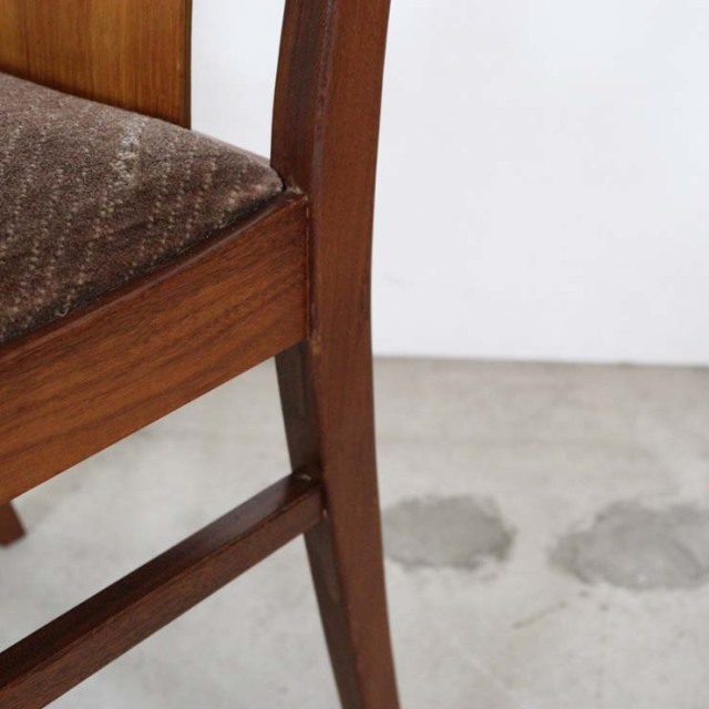 木製のヴィンテージダイニングチェア、茶色、座面はウール、022024c