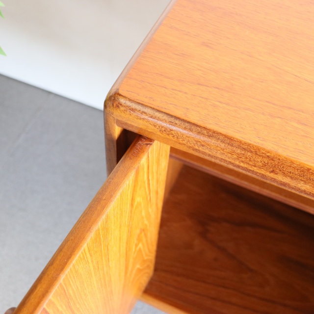 ヤンガーYOUNGERのサイドボード