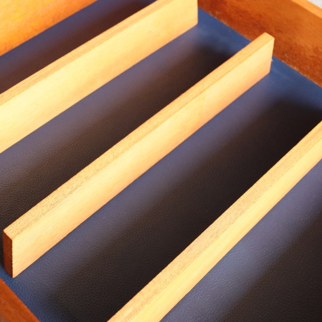 ヤンガーYOUNGERのサイドボード