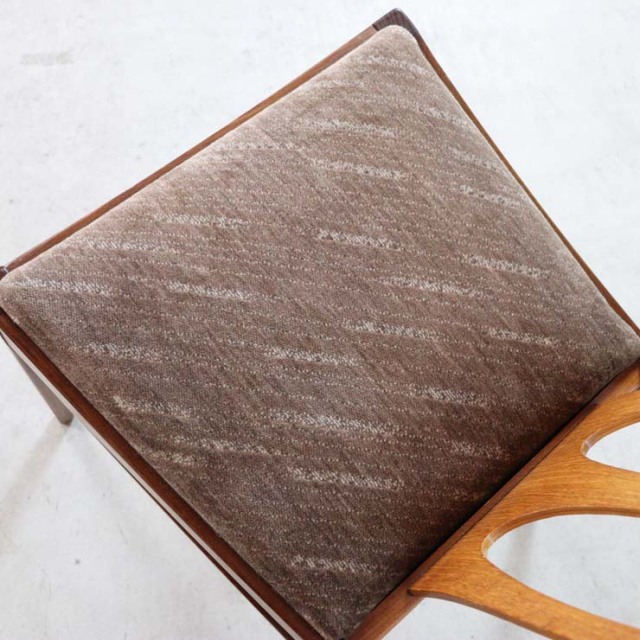 木製のヴィンテージダイニングチェア、茶色、座面はウール、022024c