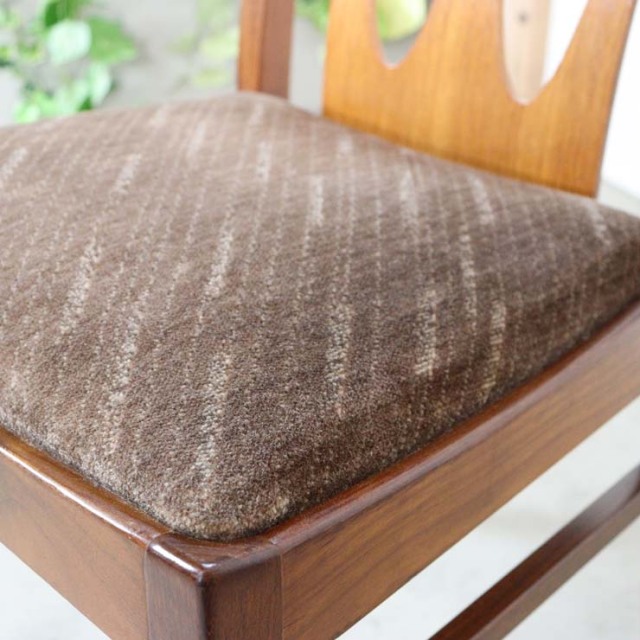 木製のヴィンテージダイニングチェア、茶色、座面はウール、022024c