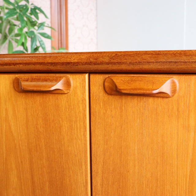 ヤンガーYOUNGERのサイドボード