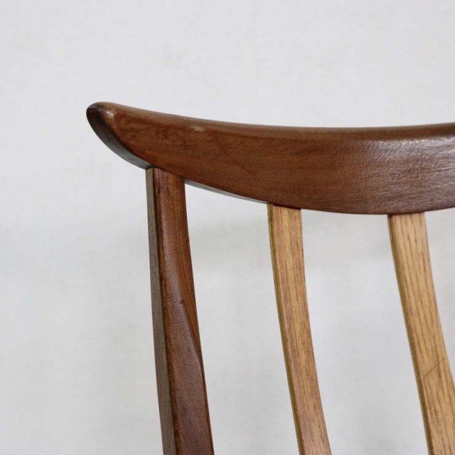 木製のヴィンテージダイニングチェア、茶色、座面はウール、022024d