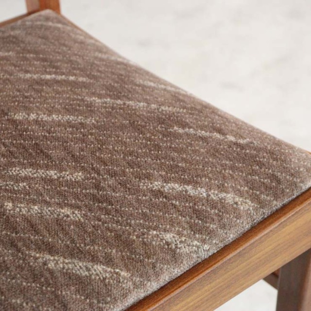 木製のヴィンテージダイニングチェア、茶色、座面はウール、022024d