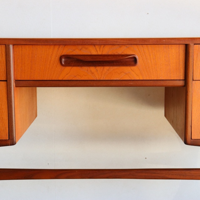 ジープランG-PLANのデスク