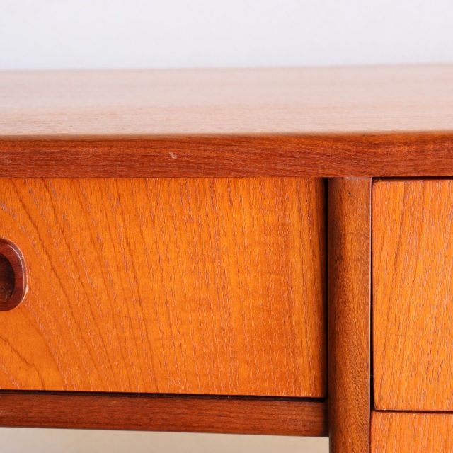 ジープランG-PLANのデスク