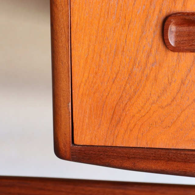 ジープランG-PLANのデスク