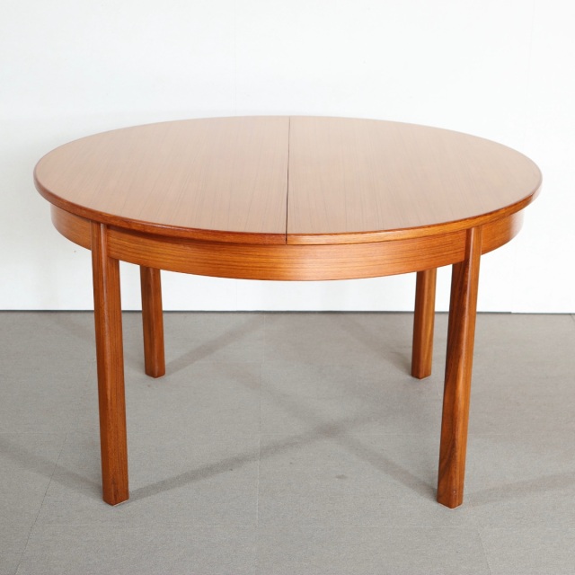 ミーハーな小僧のためのオーセンティックな一品】 ラウンドダイニング